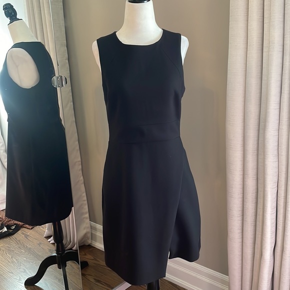 ❤️BR Almost New Sloan Envelope Dress - Picture 3 of 13